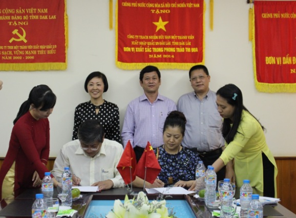 Đoàn cán bộ và doanh nghiệp thành phố Trùng Khánh, Trung Quốc đến thăm và ký kết thỏa thuận hợp tác với Công ty Simexco Đắk Lắk.