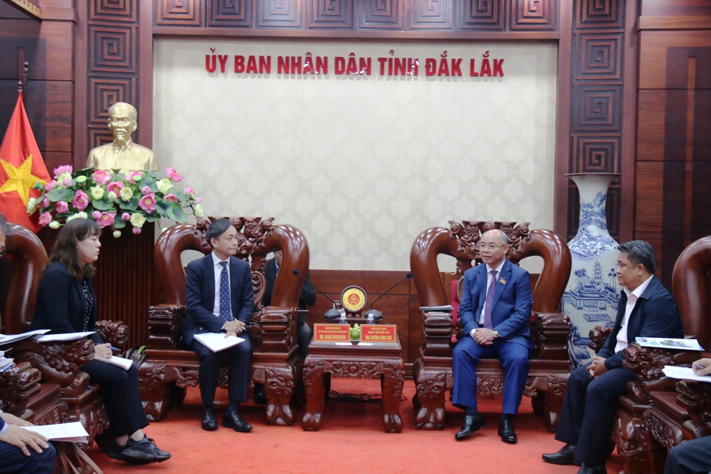 Lãnh đạo UBND tỉnh chào xã giao Đoàn Văn phòng Đại diện Tổ chức Xúc tiến Thương mại Nhật Bản (JETRO)