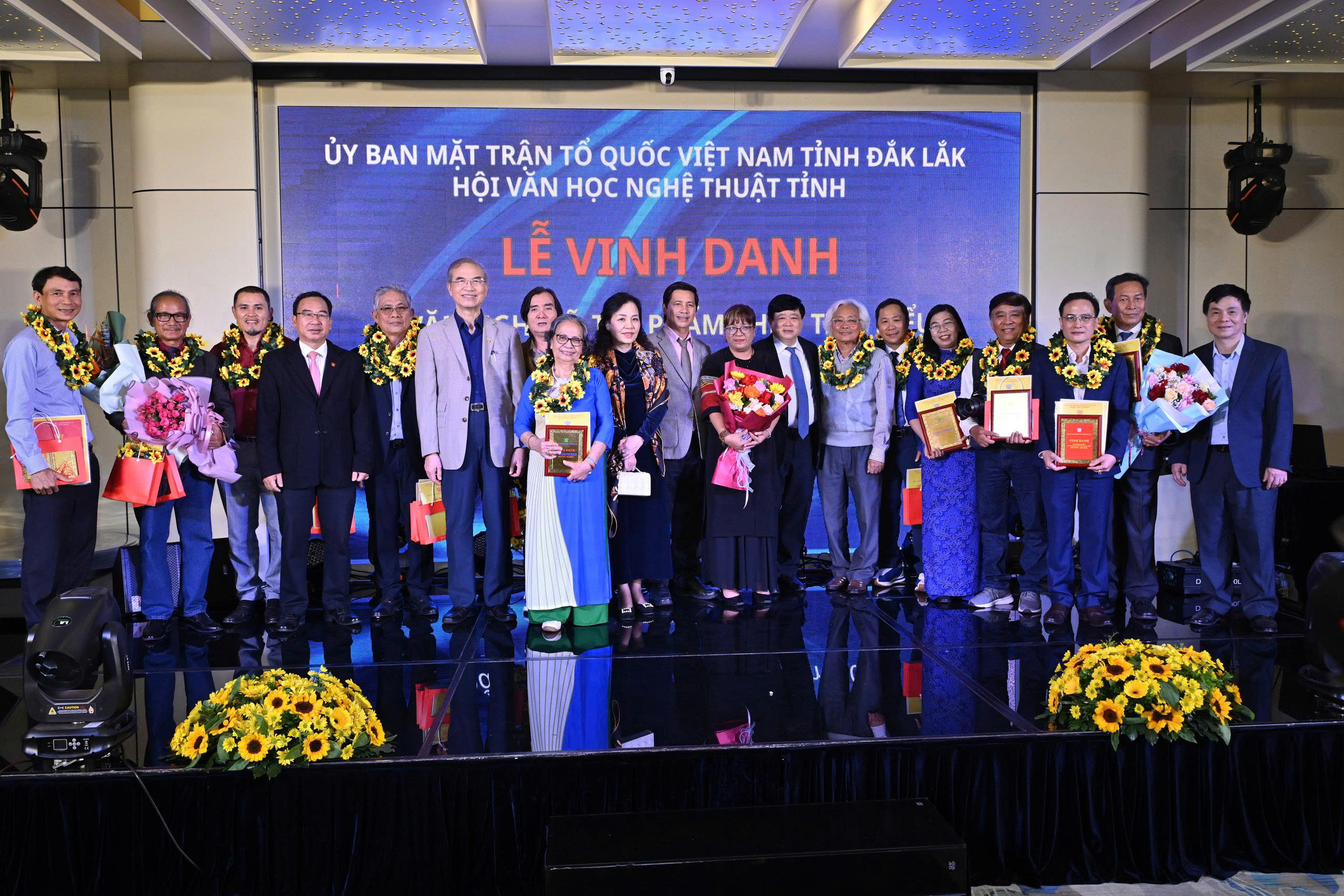 Vinh danh văn nghệ sĩ và trao giải các tác phẩm văn học, nghệ thuật tiêu biểu 50 năm sau ngày đất nước thống nhất (1975–2025).