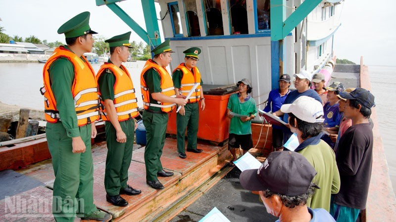 Tổ chức tuyên truyền chống khai thác hải sản bất hợp pháp, không báo cáo và không theo quy định (IUU)