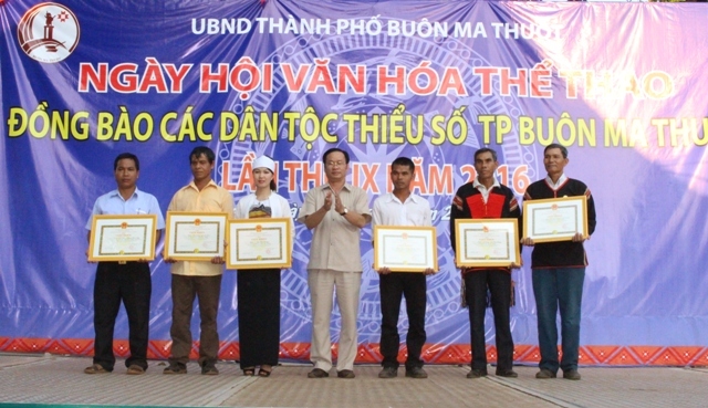 Khai mạc Ngày hội Văn hóa – Thể thao đồng bào các dân tộc thiểu số thành phố Buôn Ma Thuột lần thứ IX, năm 2016