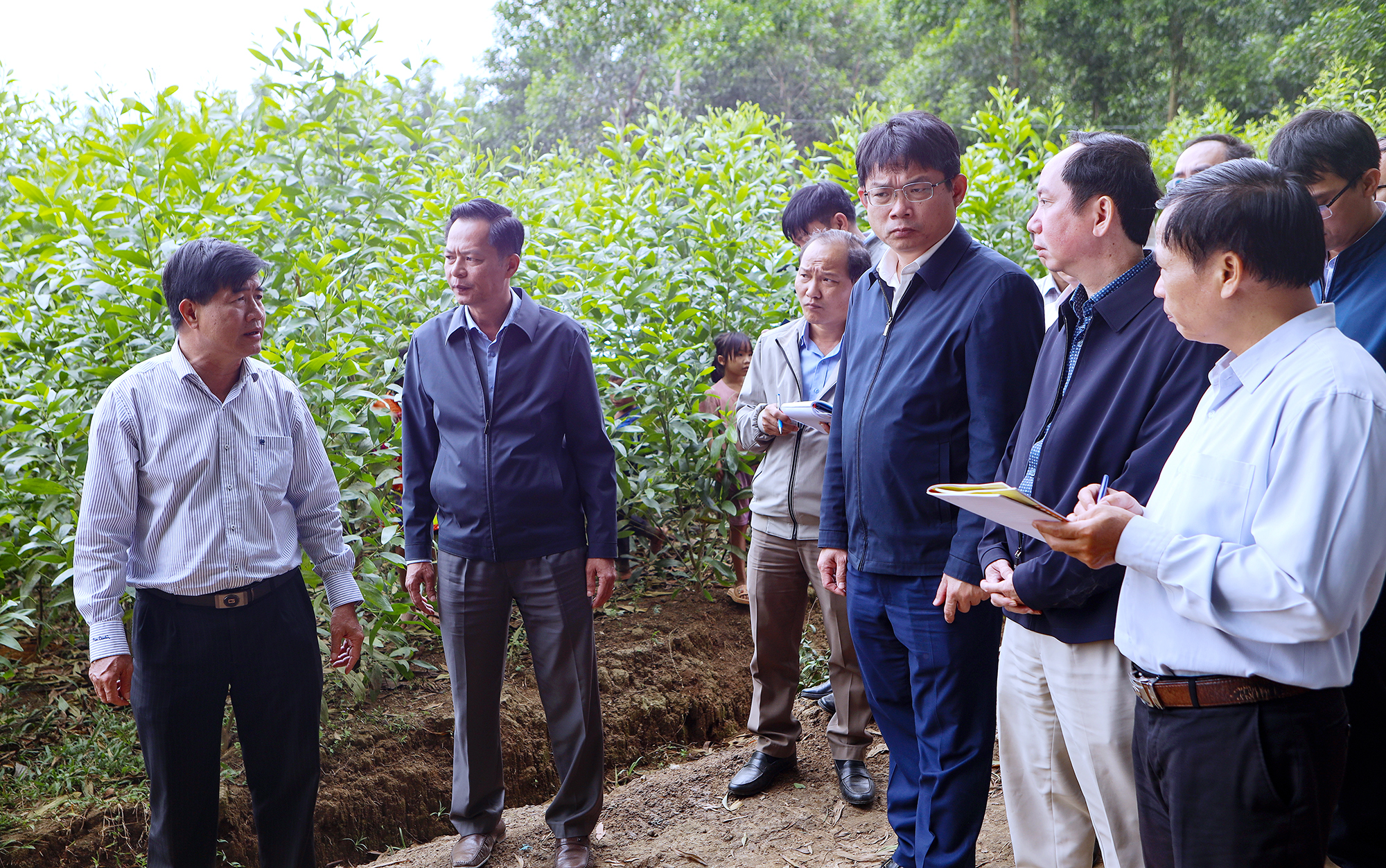 Lãnh đạo UBND tỉnh kiểm tra thực địa, đánh giá các vị trí sạt lở đất và khu vực dự kiến bố trí khu tái định cư trên địa bàn xã Yang Mao