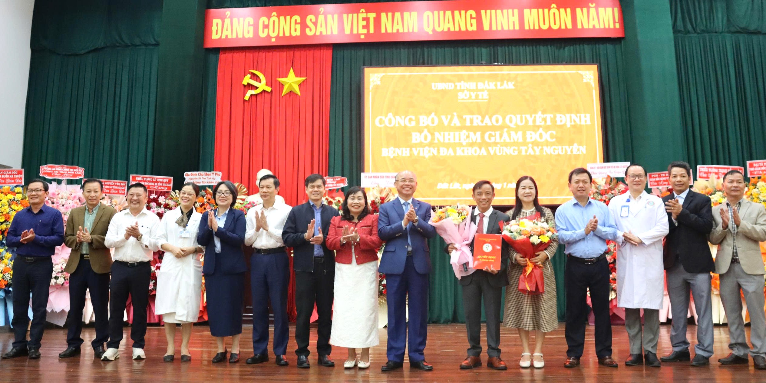 Công bố và trao Quyết định bổ nhiệm Giám đốc Bệnh viện Đa khoa vùng Tây Nguyên