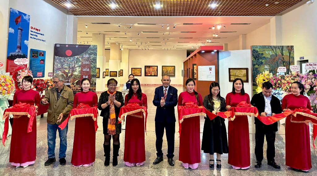 Bảo tàng Đắk Lắk khai mạc triển lãm tranh sơn mài “Dấu son giữa đại ngàn”