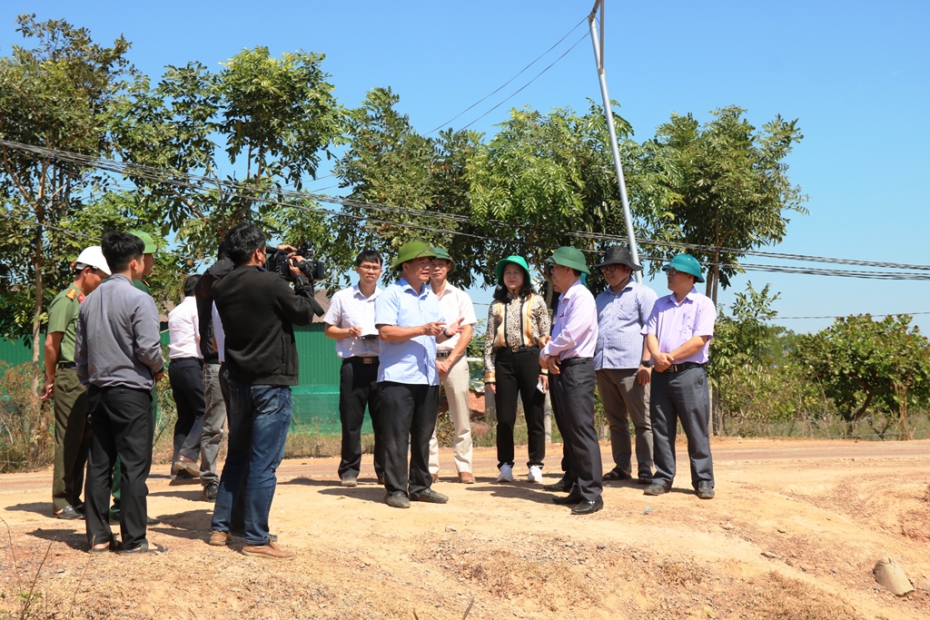 Phó Chủ tịch UBND tỉnh Nguyễn Thiên Văn kiểm tra công tác chuẩn bị khởi công xây dựng Trường Tiểu học và THCS tại xã Ea Rốk
