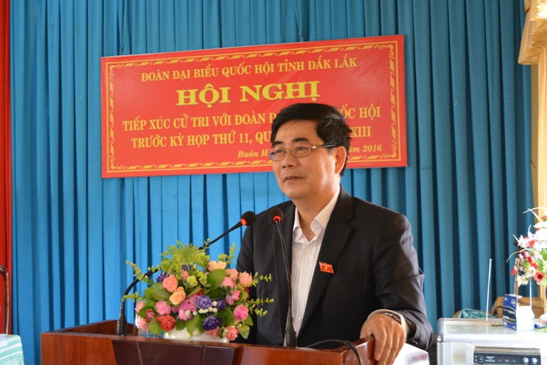 Bộ trưởng Bộ Nông nghiệp và Phát triển nông thôn Cao Đức Phát tiếp xúc cử tri tại thị xã Buôn Hồ.