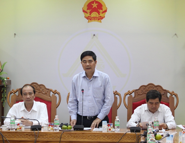 Agriculture Minister Cao Duc Phat goes on inspection tour about drought situation in Dak Lak