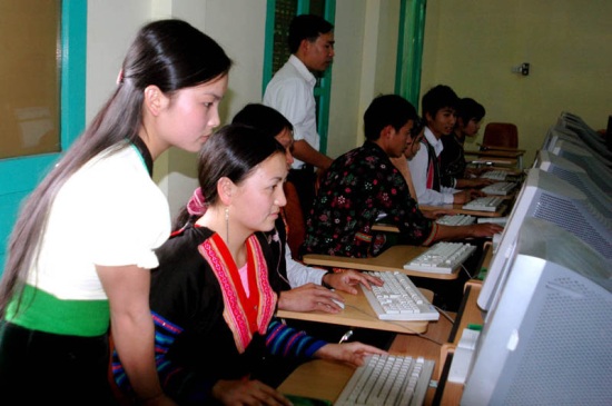 Phát triển đội ngũ cán bộ, công chức, viên chức người dân tộc thiểu số