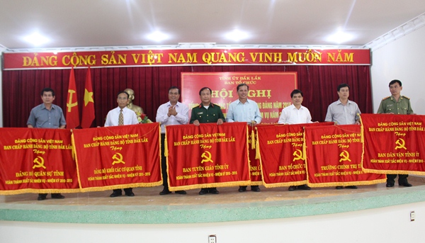 Tổng kết công tác tổ chức xây dựng Đảng năm 2015 và triển khai phương hướng, nhiệm vụ năm 2016.