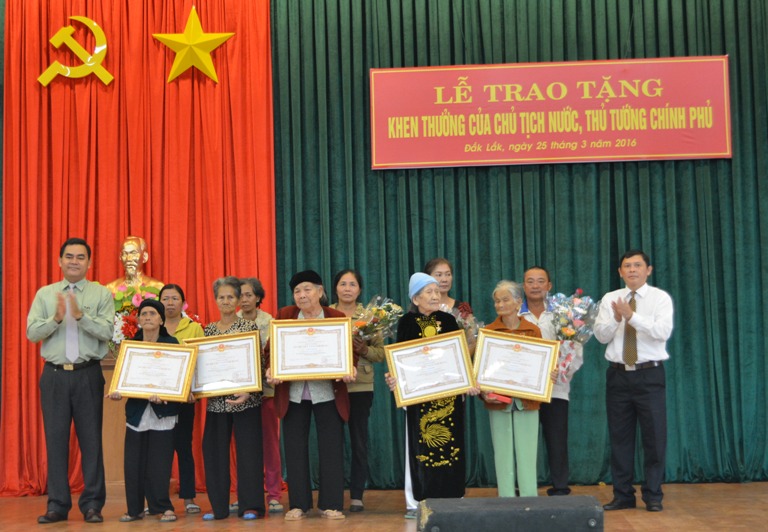 Lễ trao tặng các hình thức khen thưởng của Chủ tịch nước, Thủ tướng Chính phủ.