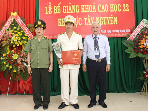 Lễ bế giảng lớp Cao học An ninh nhân dân khóa 22 khu vực Tây Nguyên