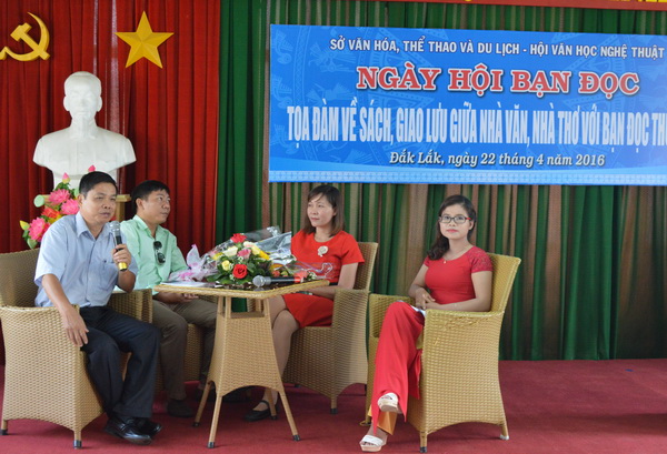 Ngày hội bạn đọc năm 2016: Tọa đàm giữa nhà văn, nhà thơ với bạn đọc