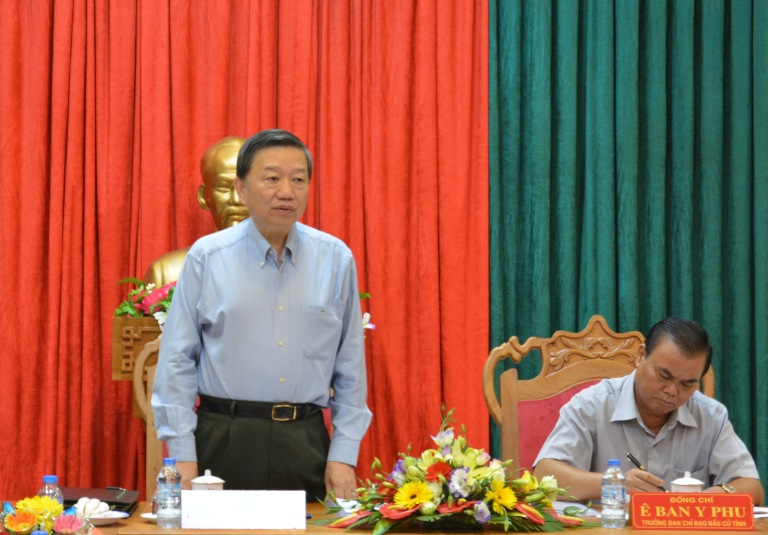 Ủy ban Thường vụ Quốc hội và Hội đồng Bầu cử Quốc gia giám sát, kiểm tra công tác bầu cử tại tỉnh Đắk Lắk.