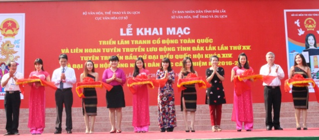 Khai mạc Triển lãm tranh cổ động và Liên hoan tuyên truyền lưu động tỉnh Đắk Lắk lần thứ XV về tuyên truyền bầu cử.