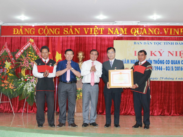 Ban Dân tộc tỉnh kỷ niệm 70 năm Ngày truyền thống cơ quan công tác dân tộc và đón nhận Bằng khen của Thủ tướng Chính phủ