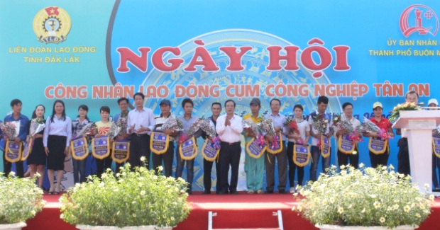 Nhiều hoạt động thiết thực tại Ngày hội công nhân lao động Cụm Công nghiệp Tân An năm 2016.
