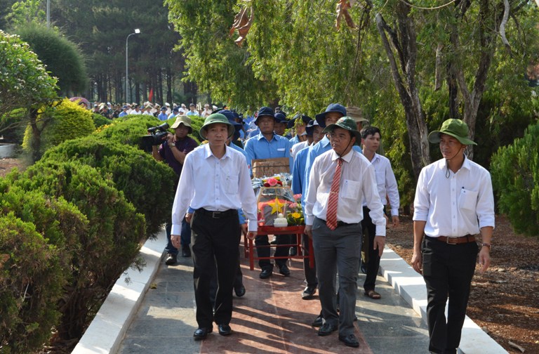 Lễ viếng, truy điệu và an táng hài cốt liệt sỹ, quân tình nguyện và chuyên gia Việt Nam hy sinh tại Campuchia.