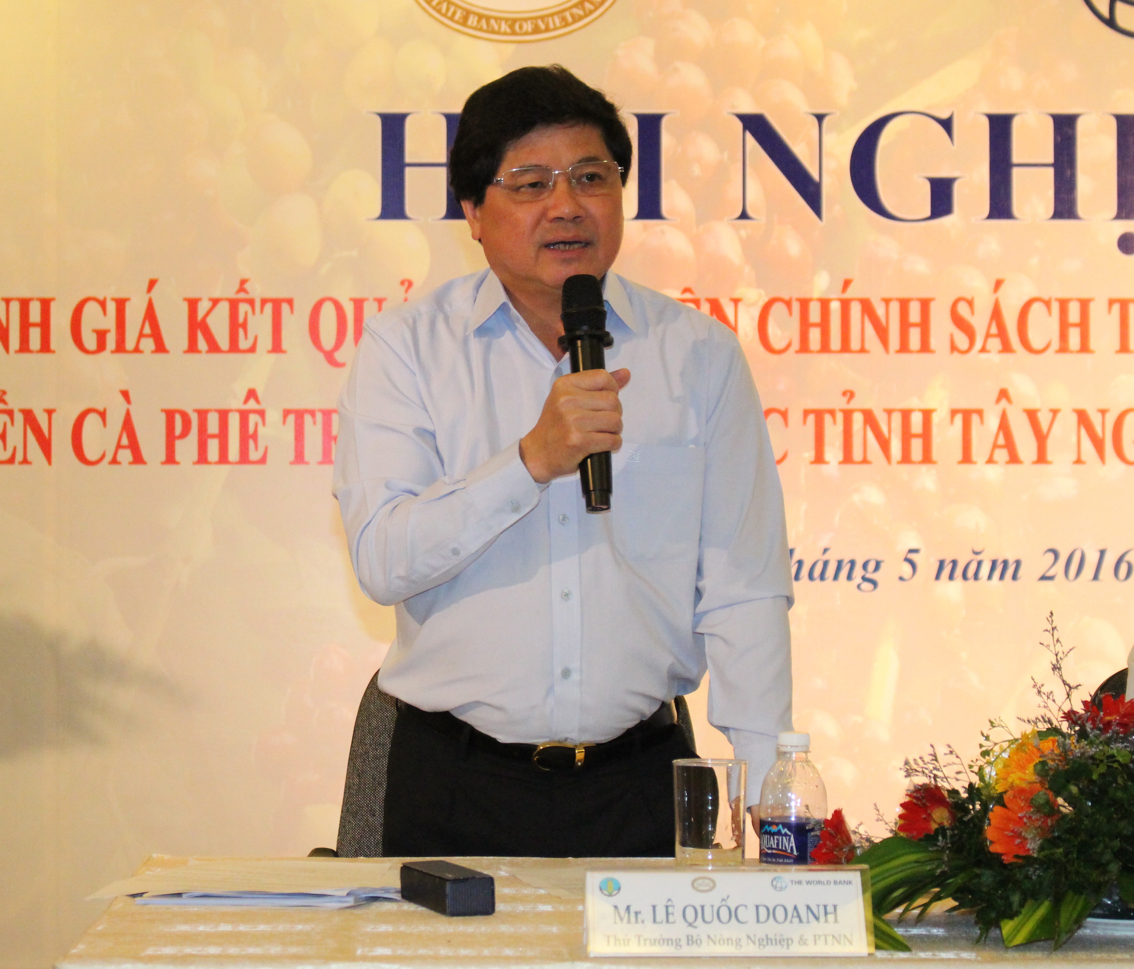 Đề xuất giải pháp tháo gỡ khó khăn trong đầu tư tín dụng và cho vay tái canh cà phê tại các tỉnh Tây Nguyên và Đông Nam Bộ.