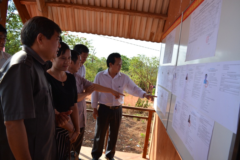 Ủy ban Bầu cử tỉnh kiểm tra công tác chuẩn bị bầu cử tại huyện Ea H’leo và huyện Krông Búk.