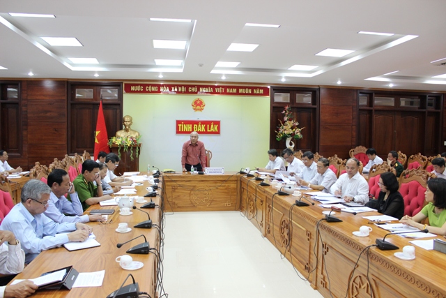 UBND tỉnh họp định kỳ tháng 5 năm 2016