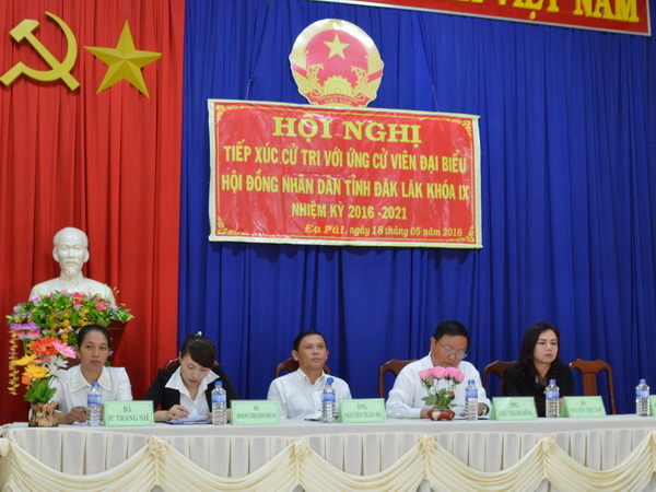 Các ứng cử viên đại biểu HĐND tỉnh tiếp xúc cử tri huyện Ea Kar