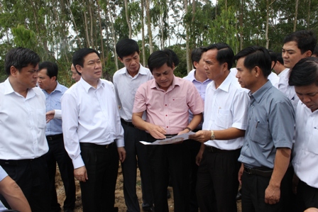 Đoàn công tác của Chính phủ khảo sát Đập Yên Ngựa huyện CưKuin