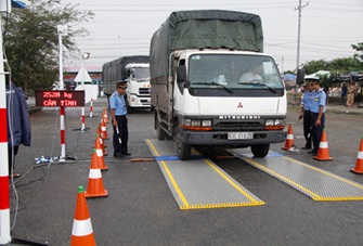 Đẩy mạnh thực hiện các giải pháp siết chặt quản lý kinh doanh vận tải và kiểm soát tải trọng phương tiện