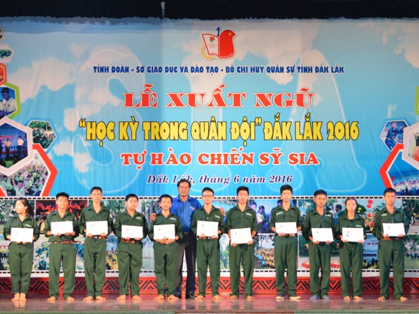 Lễ xuất ngũ “Học kỳ trong quân đội” Đắk Lắk năm 2016