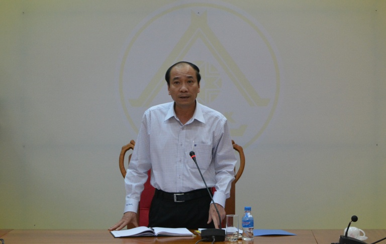 UBND tỉnh họp thông qua các nội dung thuộc thẩm quyền.