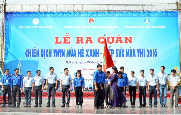 Ra quân chiến dịch thanh niên tình nguyện Mùa hè xanh và Tiếp sức mùa thi năm 2016