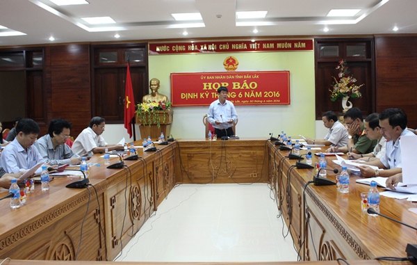UBND tỉnh họp báo định kỳ tháng 6 năm 2016