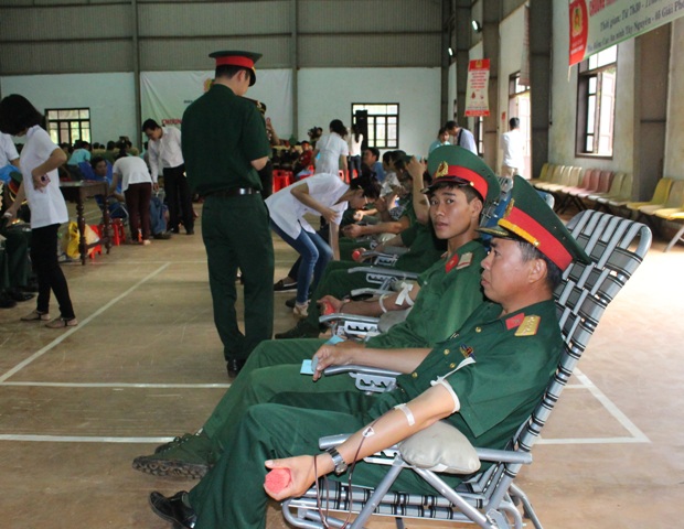 Hơn 300 đoàn viên tham gia Chương trình hiến máu nhân đạo “Giọt máu nghĩa tình” lần 2.