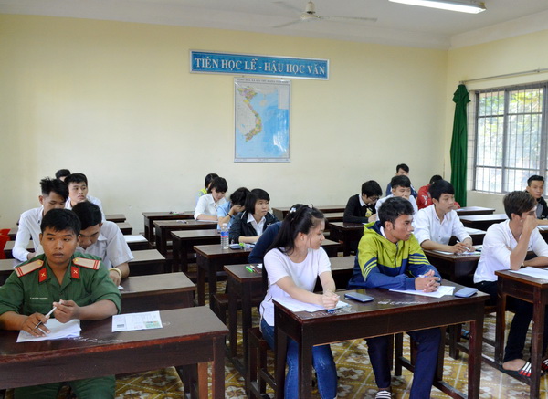 Buổi thi đầu tiên kỳ thi THPT quốc gia năm 2016: 299 thí sinh bỏ thi môn Toán.