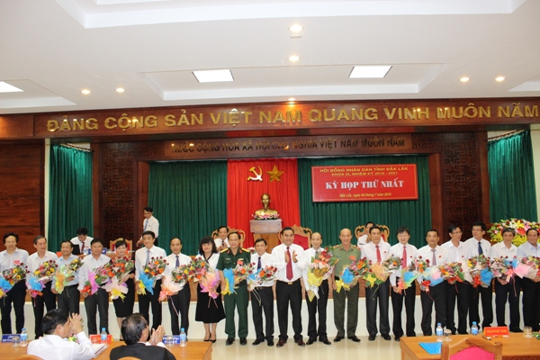 Các chức danh chủ chốt của HĐND, UBND tỉnh trúng cử tại Kỳ họp IX, nhiệm kỳ 2016-2021.