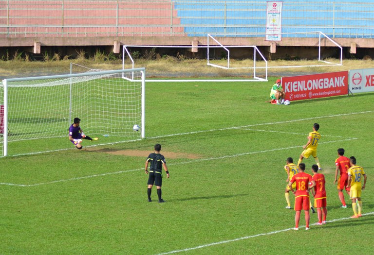 Vòng 12 Giải Bóng đá Hạng Nhất quốc gia năm 2016: CLB Đắk Lắk thắng đậm Phú Yên trên sân nhà.