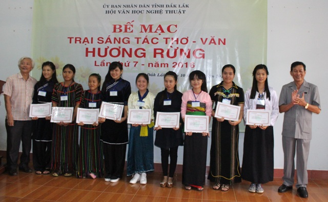 Bế mạc Trại sáng tác thơ - văn Hương Rừng lần thứ VII – năm 2016.