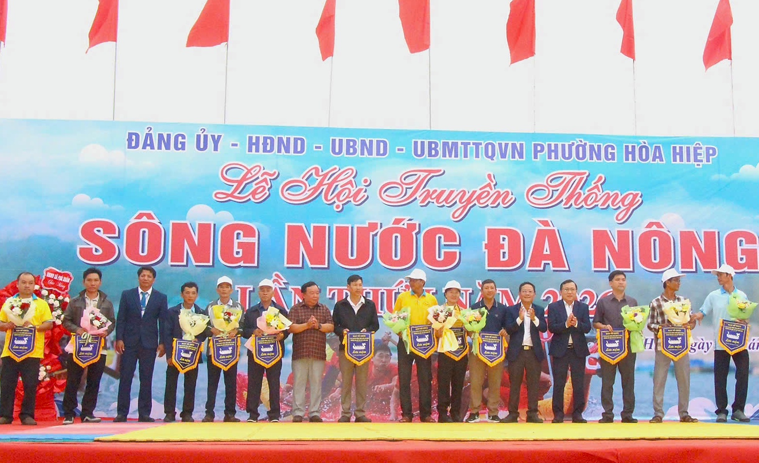 Rộn ràng lễ hội truyền thống Sông nước Đà Nông lần thứ I năm 2026