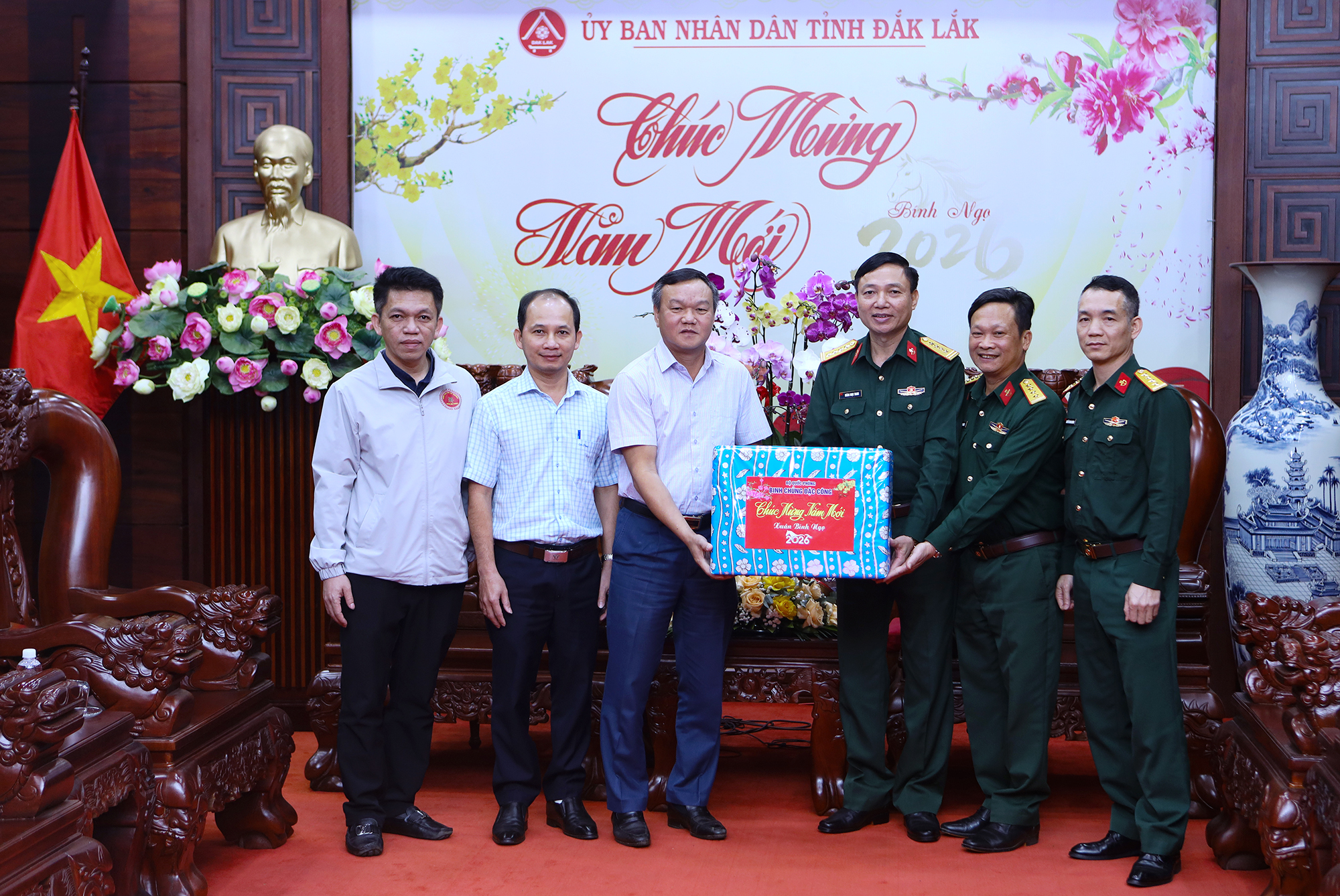 Phó Chủ tịch UBND tỉnh Đào Mỹ tiếp các đơn vị đến thăm, chúc Tết UBND tỉnh