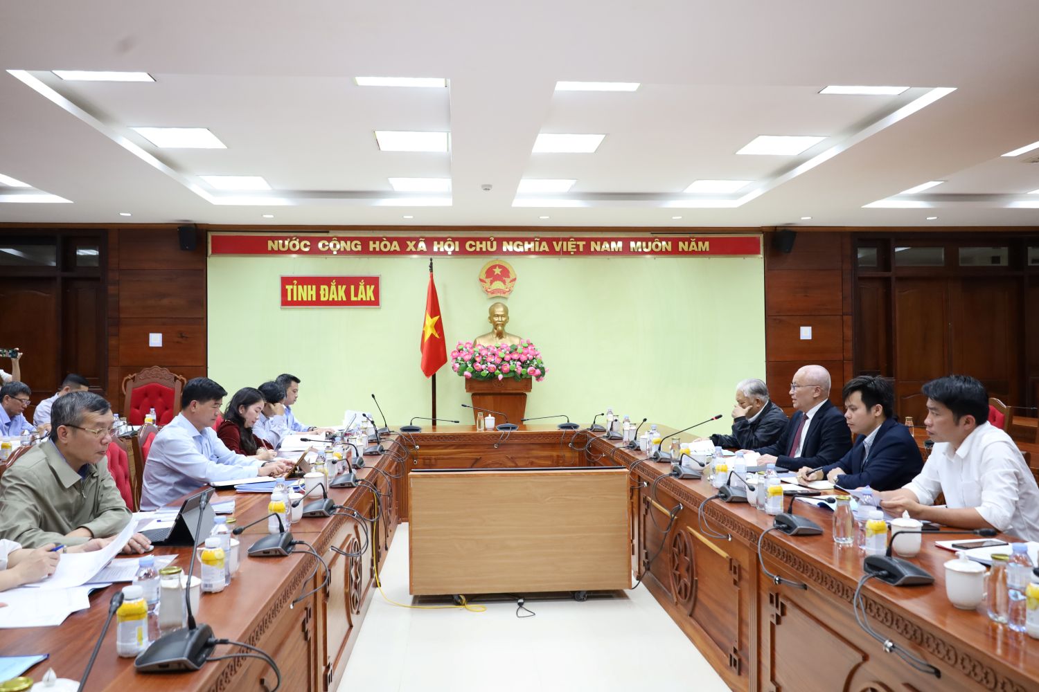 UBND tỉnh làm việc với Tập đoàn TH về vướng mắc tại Trang trại bò sữa Phú Yên