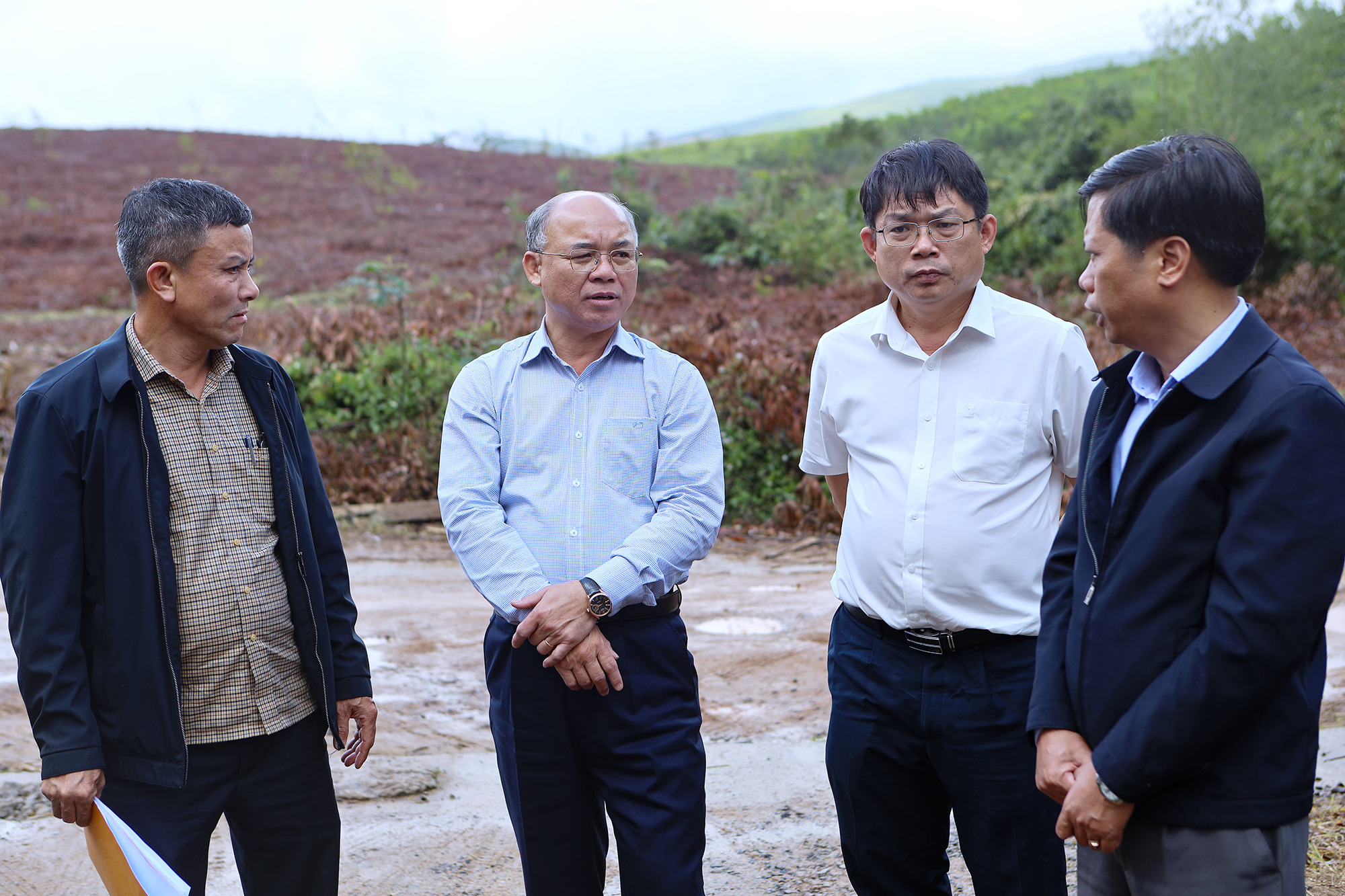 Phó Chủ tịch UBND tỉnh Trương Công Thái kiểm tra tiến độ Dự án Cải tạo, nâng cấp Tỉnh lộ 13