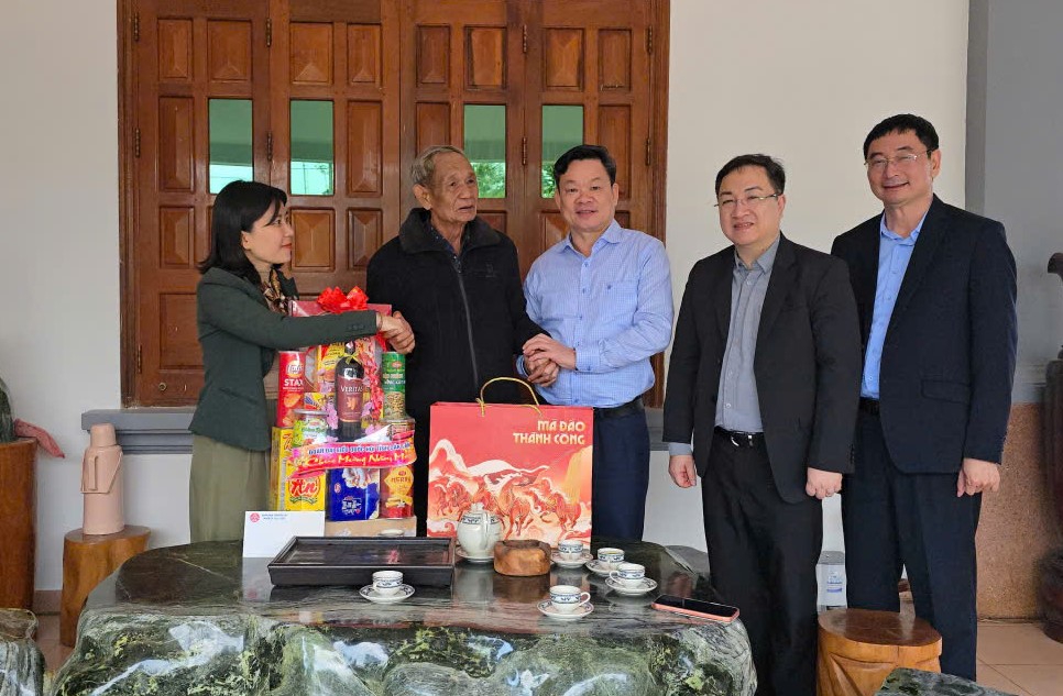 Đoàn công tác của Hội đồng Dân tộc Quốc hội thăm, chúc Tết các đồng chí nguyên lãnh đạo tỉnh Đắk Lắk