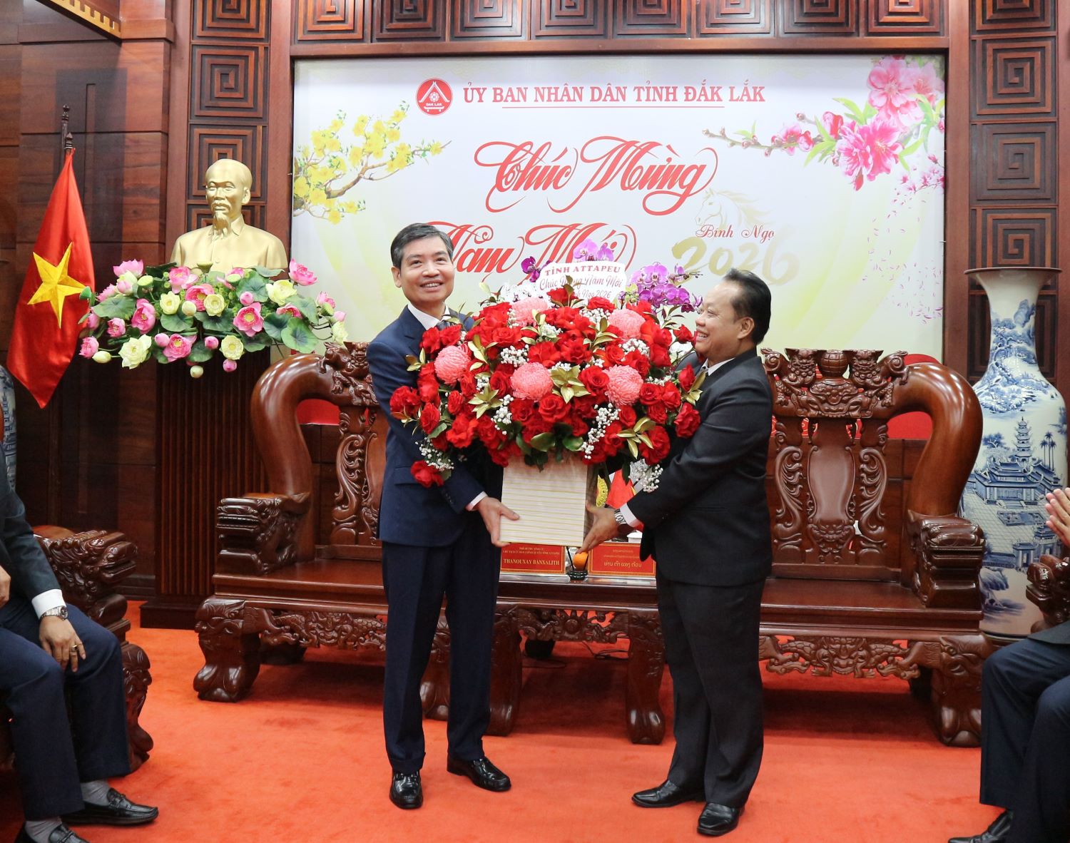 Đoàn Công tác của tỉnh Attapeu - nước Cộng hòa dân chủ nhân Lào thăm, chúc Tết UBND tỉnh Đắk Lắk