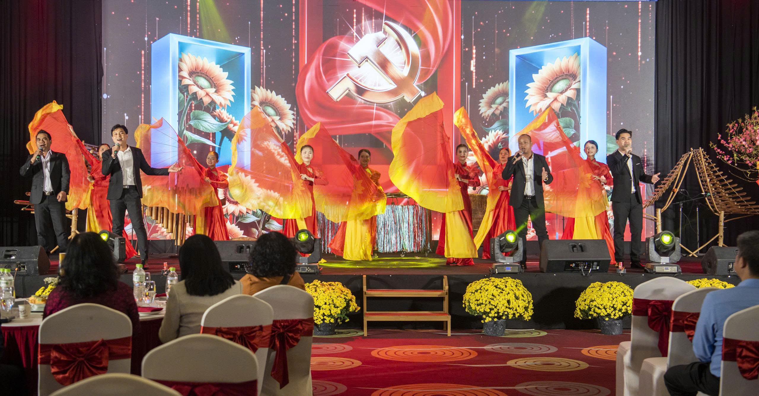 Meeting with prominent journalists, artists and intellectuals on the occasion of the Lunar New Year 2026