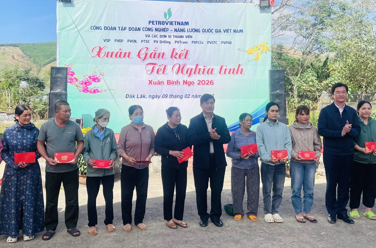 Trao tặng 200 suất quà cho người dân xã Yang Mao nhân dịp Tết Nguyên đán Bính Ngọ 2026