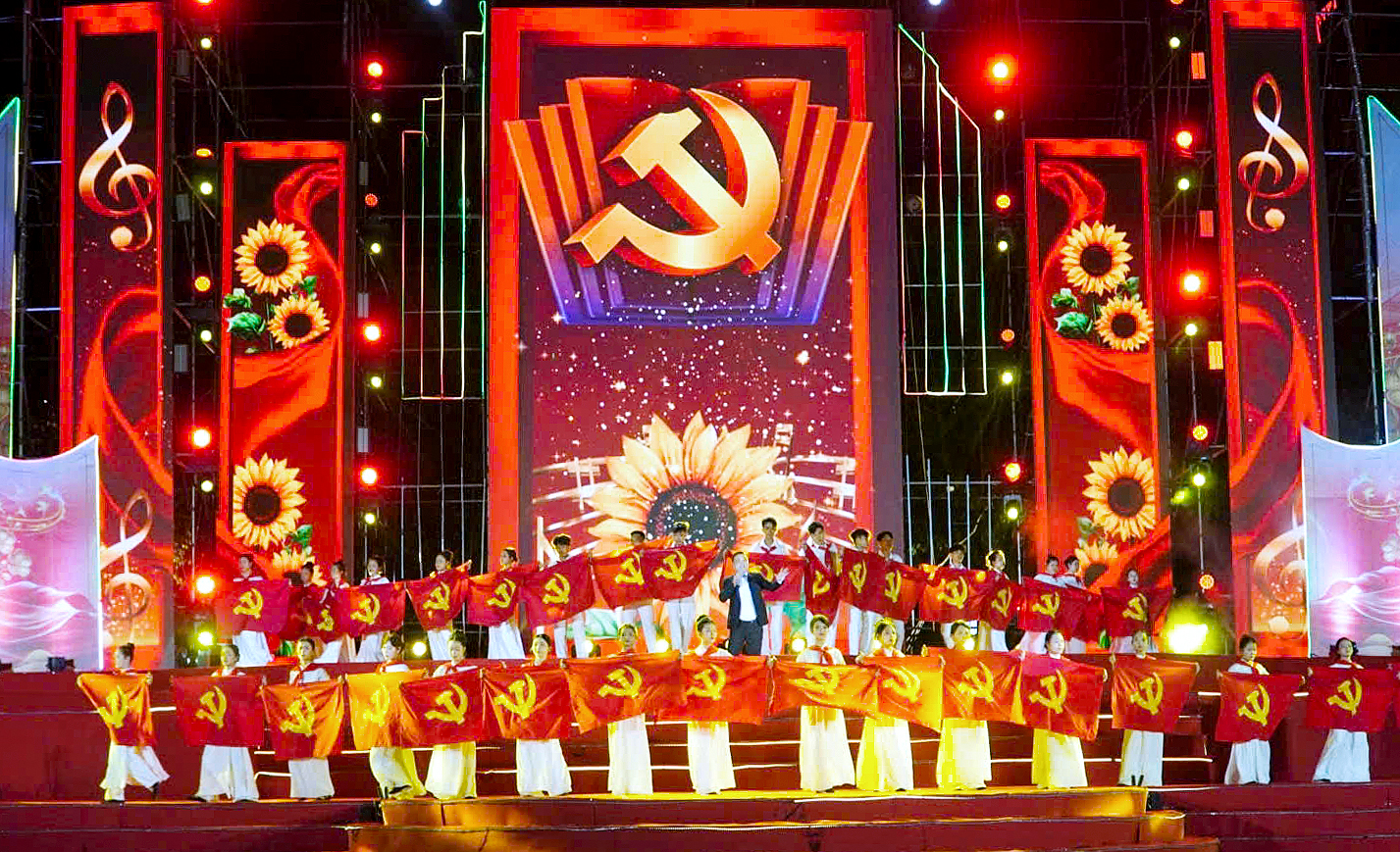 Chương trình nghệ thuật “Đắk Lắk – Đại ngàn và biển lớn khát vọng vươn xa”