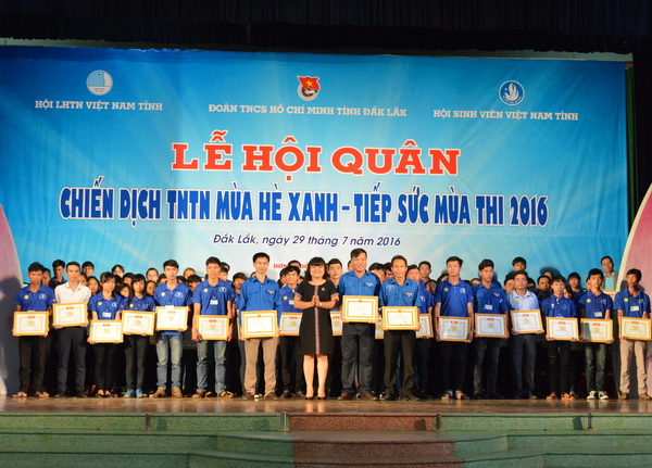 Lễ hội quân chiến dịch tình nguyện Mùa hè xanh năm 2016