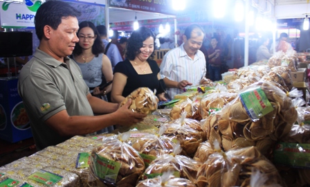 Điều chỉnh thời gian tổ chức Phiên chợ hàng Việt về miền núi, vùng sâu, vùng xa tại huyện Buôn Đôn vào tháng 9/2016.