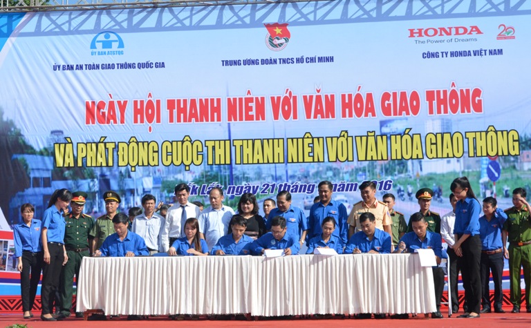 Ngày hội Thanh niên với văn hóa giao thông và phát động cuộc thi Thanh niên với văn hóa giao thông.