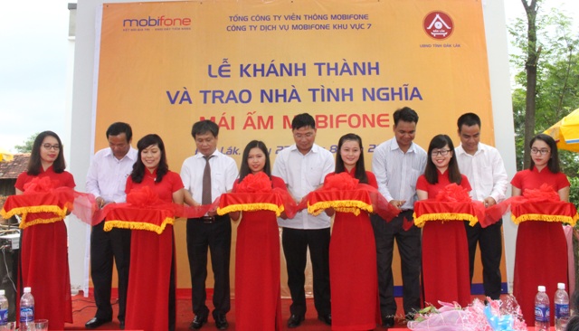 Mobifone trao nhà tình nghĩa tại huyện Cư M’gar.