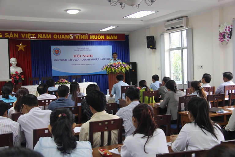 Hải quan tỉnh Đắk Lắk đối thoại với các doanh nghiệp có hoạt động xuất nhập khẩu năm 2016.
